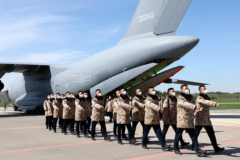 Китайские военные прилетели в Беларусь: зачем и надолго ли