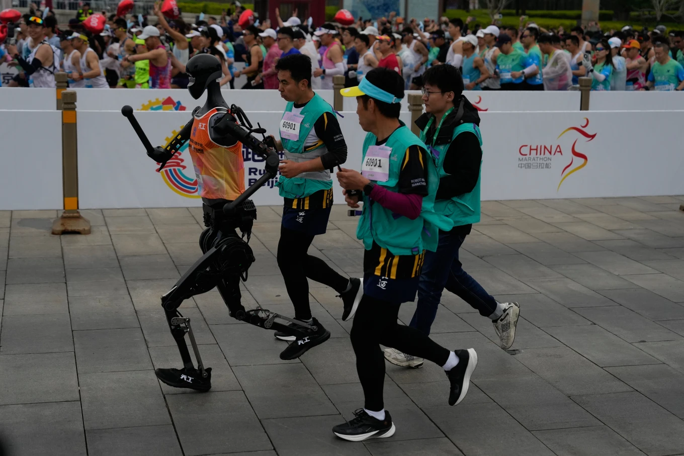 робот на полумарафоне победитель 