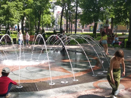 Фонтан в сквере Громыко