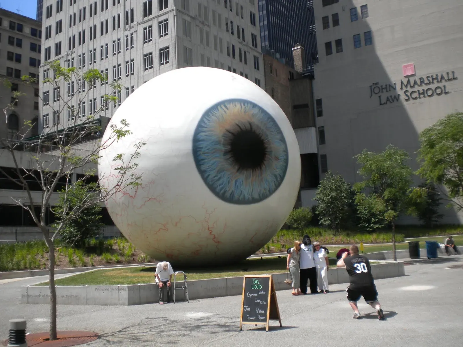 Памятник "Глаз"