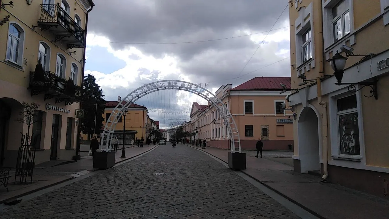 В центре Гродно появляются арки для цветов 