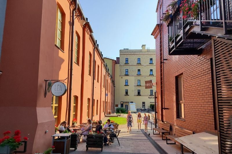 Театральный дворик