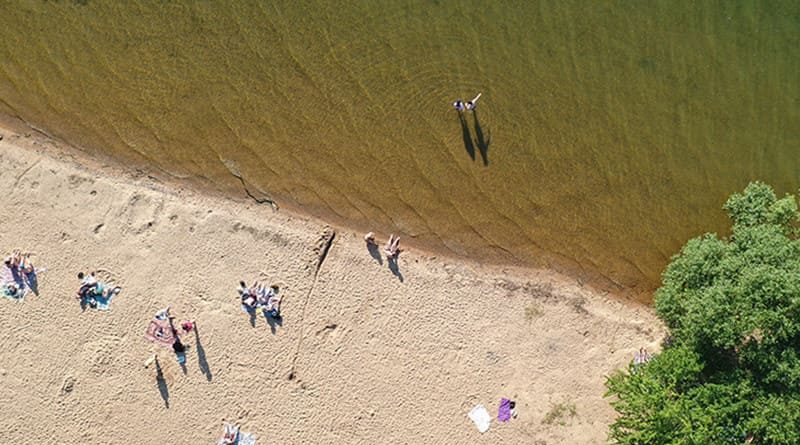 пляж с видом на замок в Коссово
