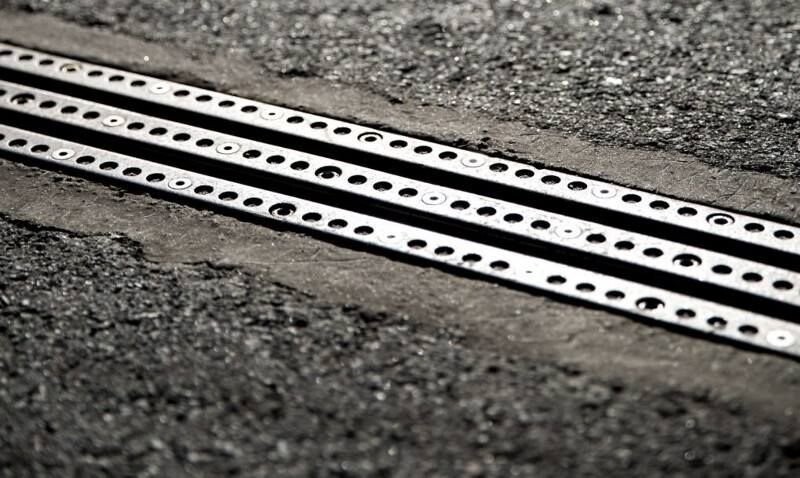 дороги, которые заряжают электромобили во время движения