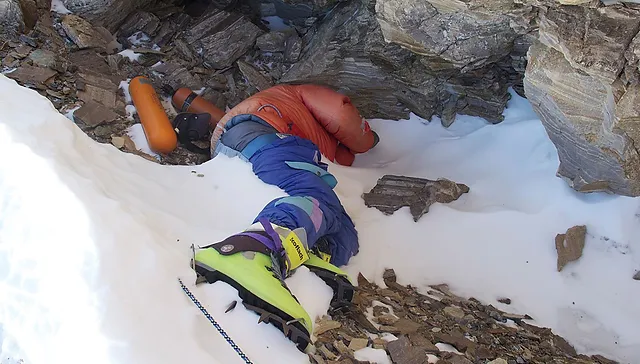 зеленые ботинки на эвересте