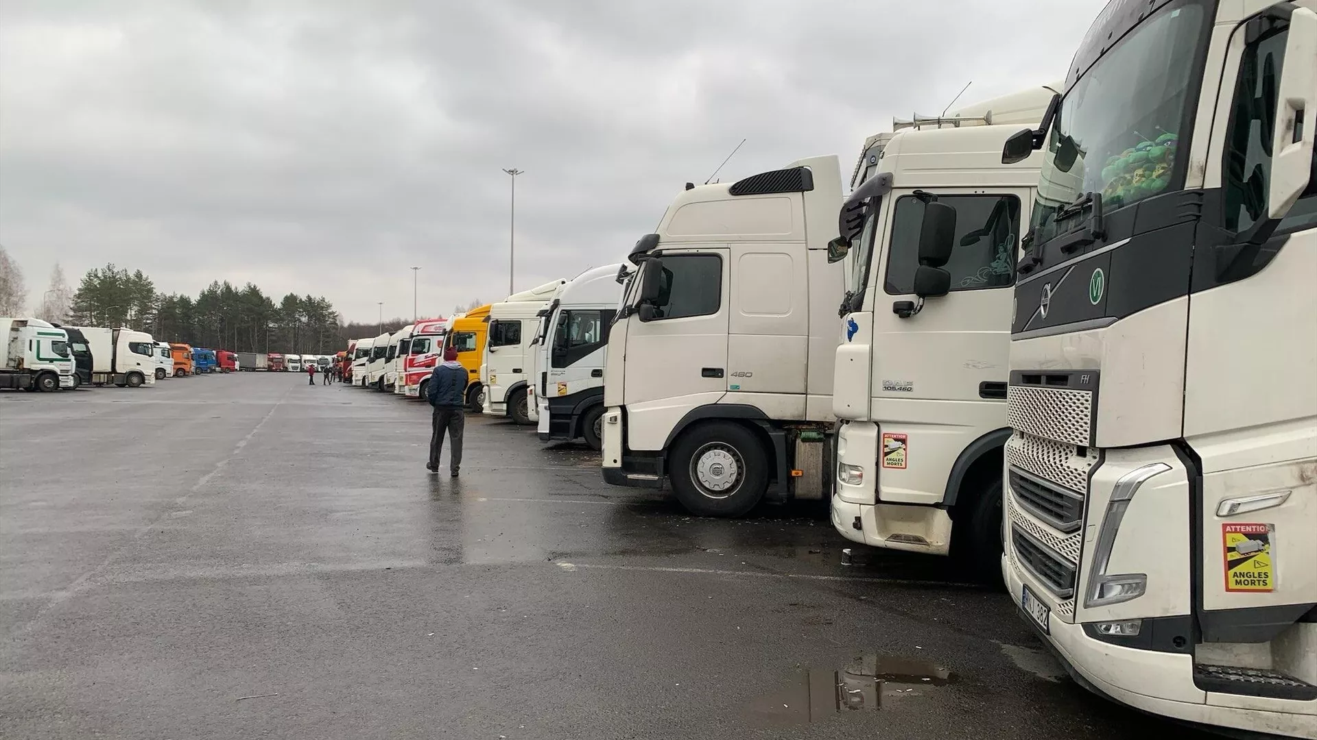 фуры стоят на границе РБ и ЕС