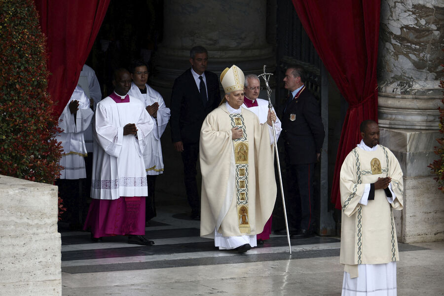 Ватикан встретил нового понтифика: интронизация Папы Льва XIV состоялась на площади Святого Петра