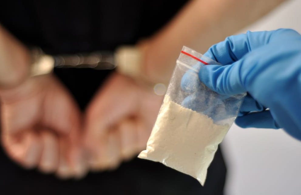 Школьник распространял наркотики