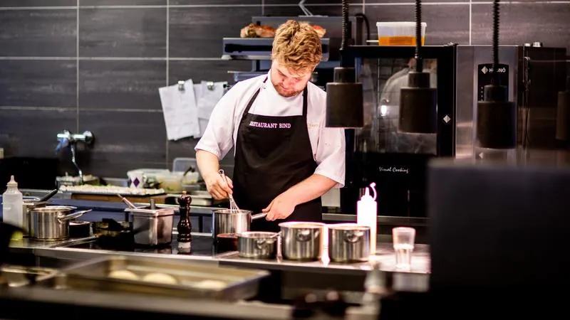 Поварские вакансии и общепит подработка на лето