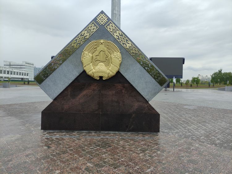 в Витебске открыли площадь Флага и Герба