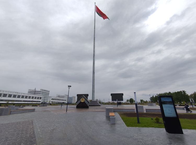 в Витебске открыли площадь Флага и Герба