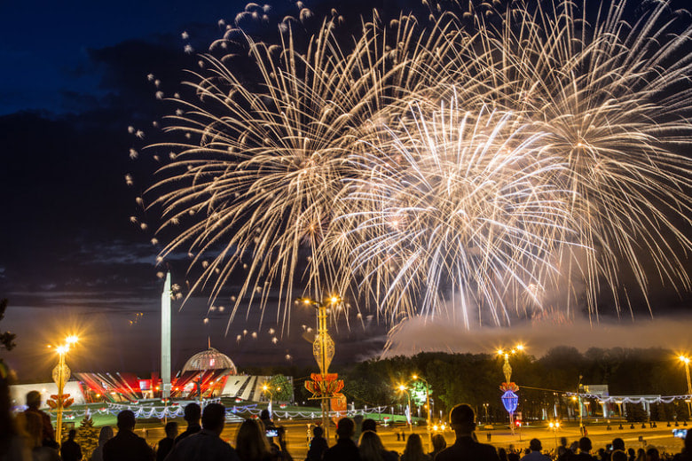 Салют в Минске на 9 мая