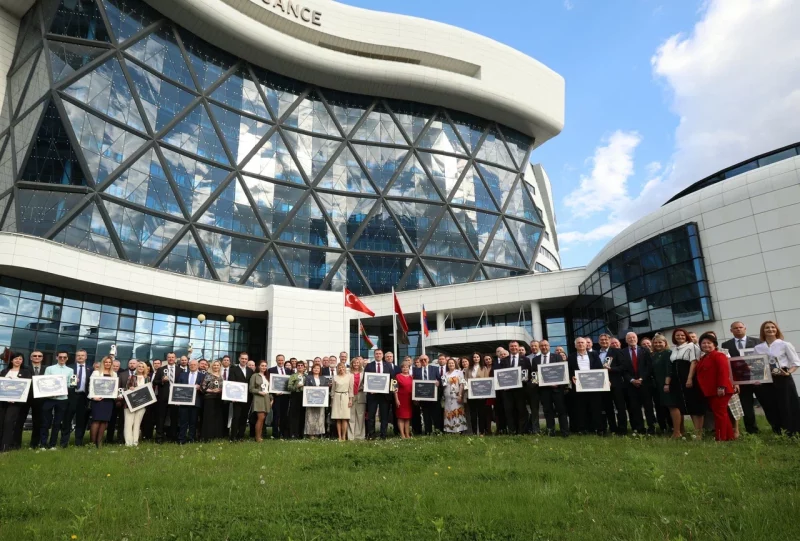 Лидеры промышленности участники