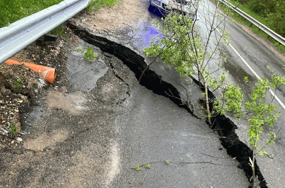 Обрушение дороги