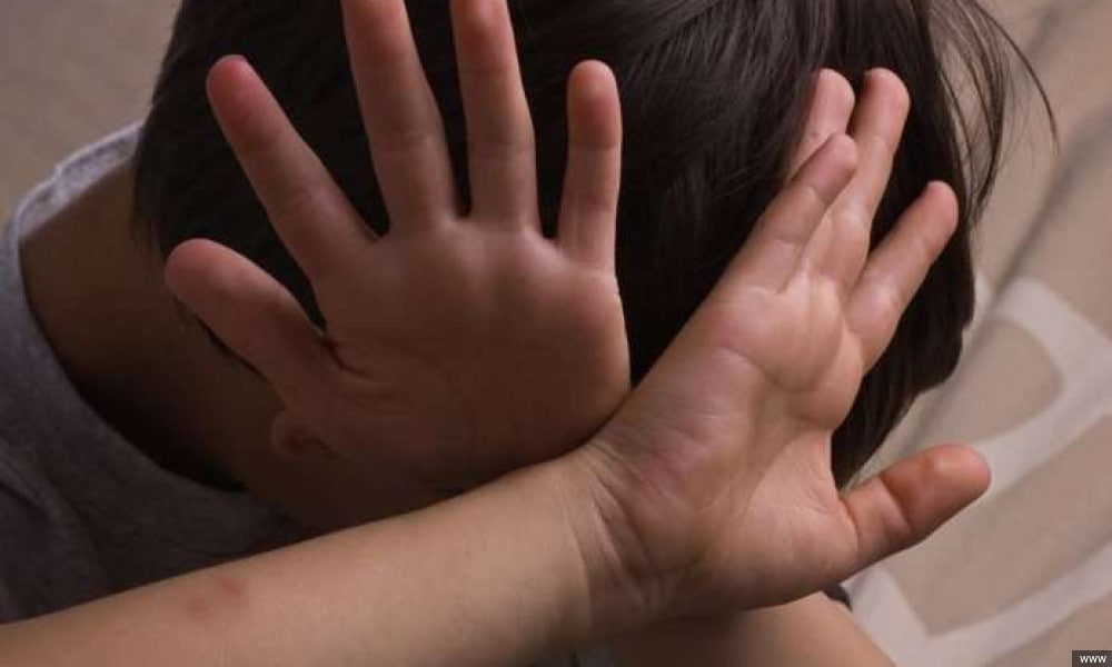 ребенок избиение