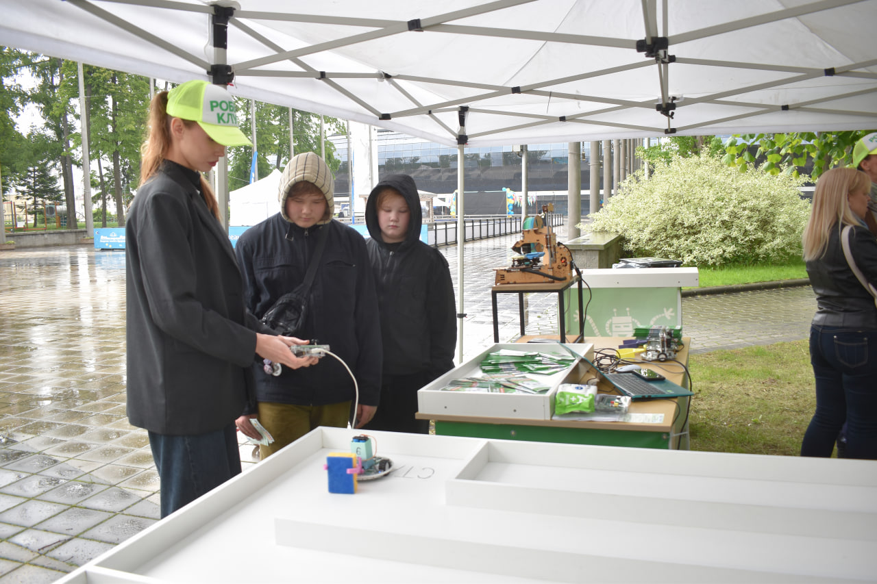 фестиваль Твой день робот