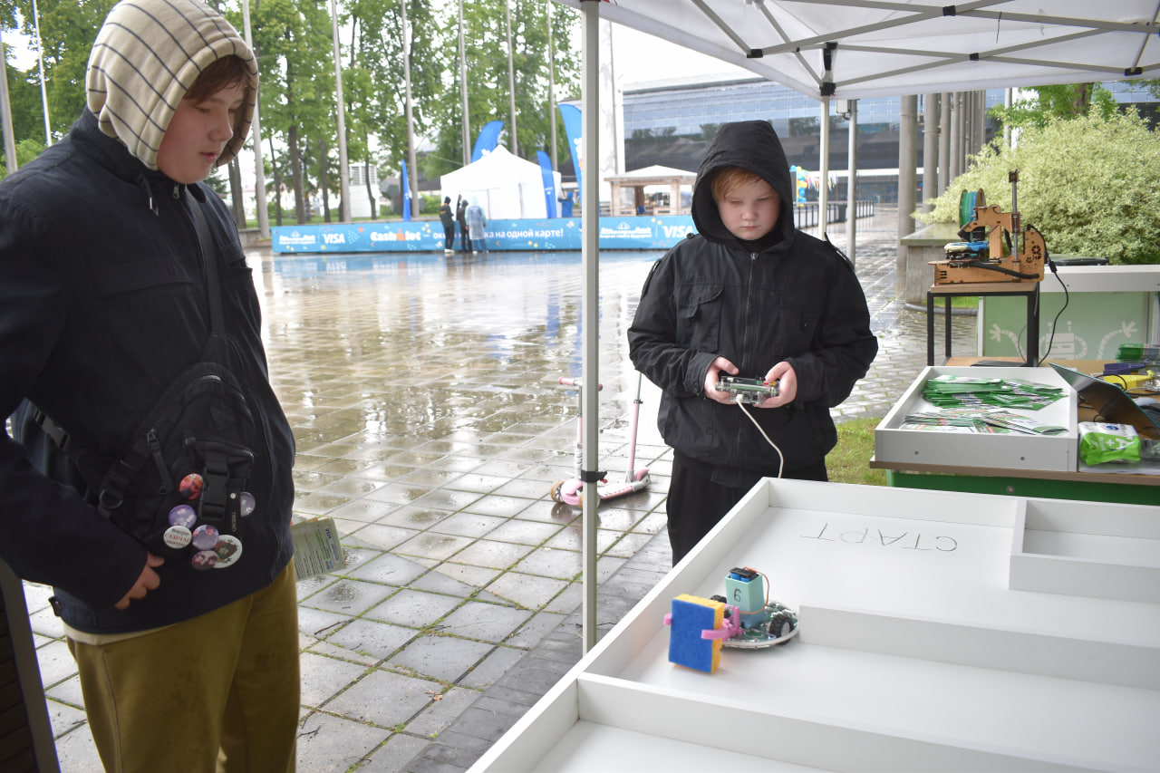 фестиваль Твой день робот