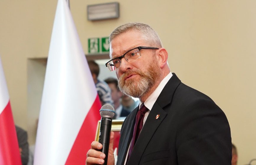 Кандидат в президенты Польши вытер ноги о флаг ЕС