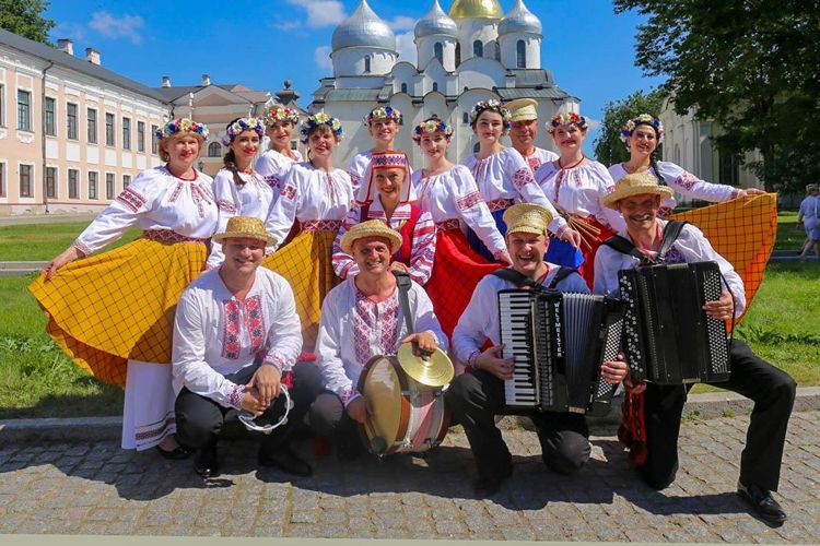 Звіняць цымбалы і гармонік