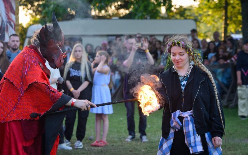 Девушка и огонь