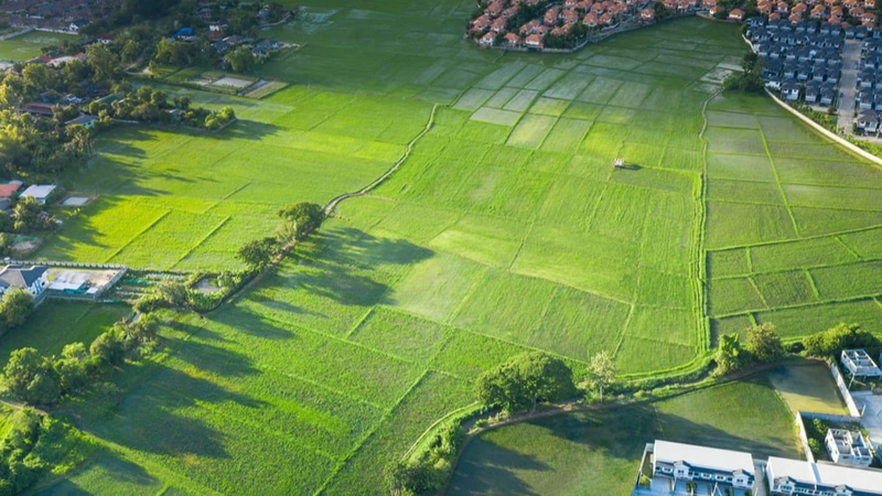 участок под стройку