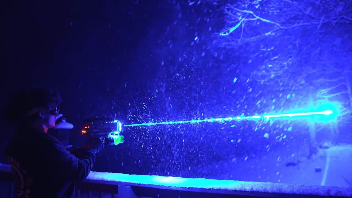 Луч от самого мощного лазера 