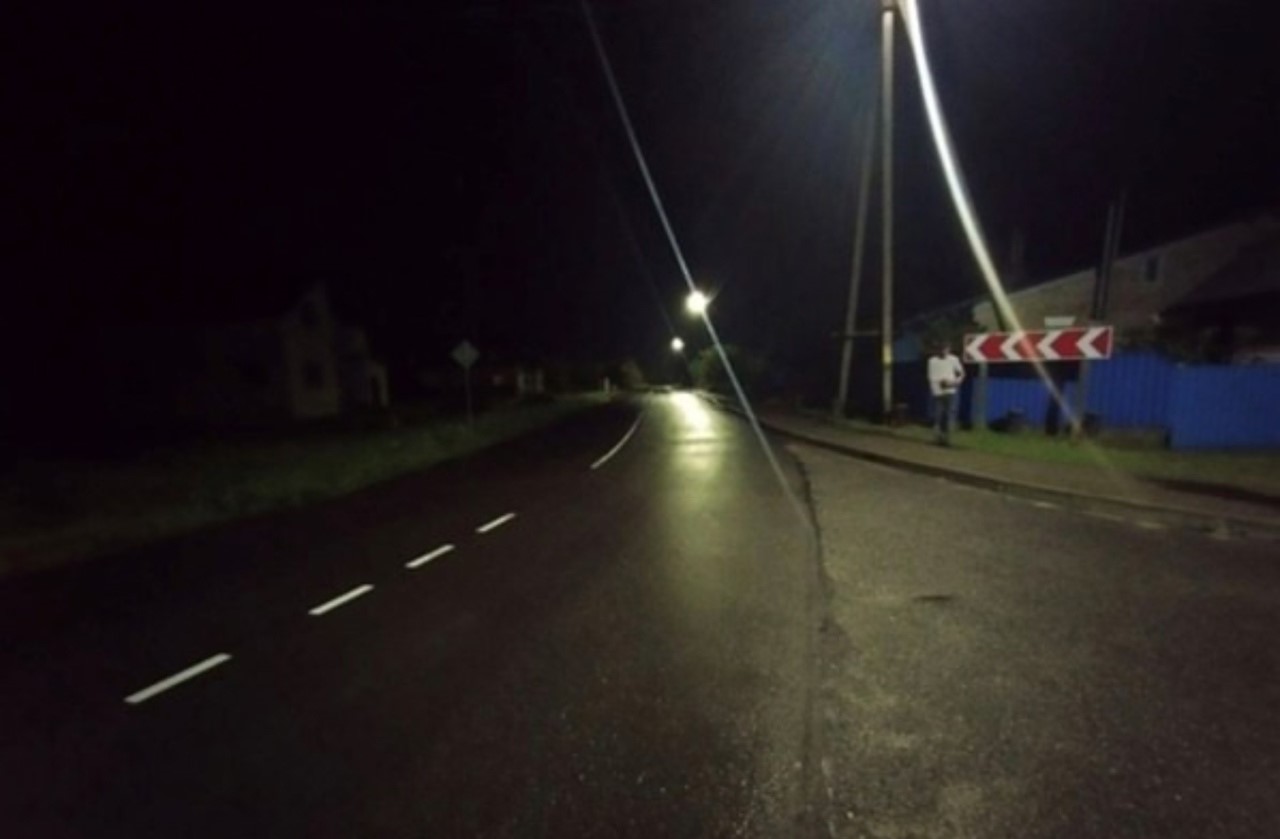 мопед наехал на бордюрный камень 