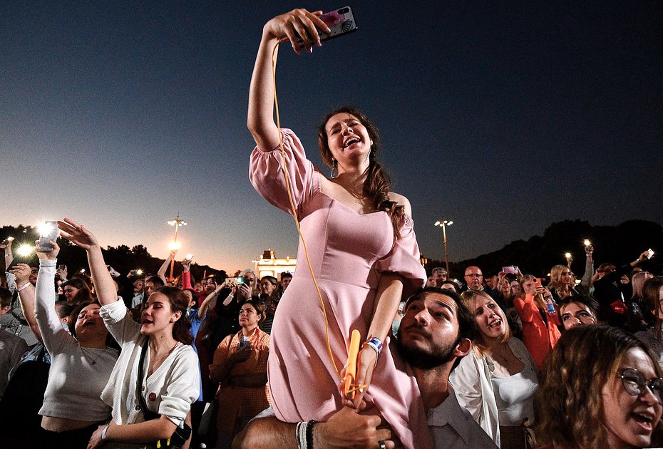 выпускники