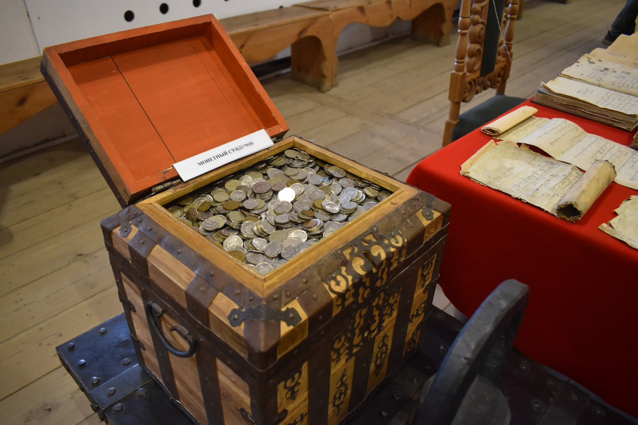Псков монетный сундук 