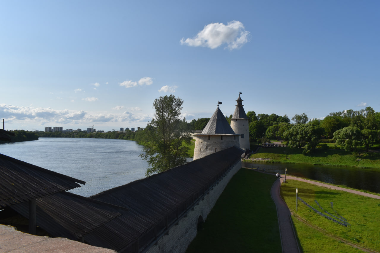 Псков башни и вид с Псковского кремля