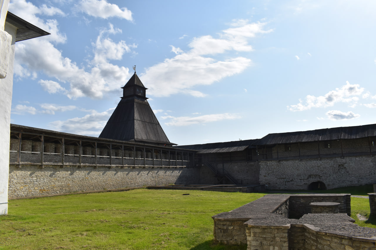 Псков Псковский кремль внутри территория 