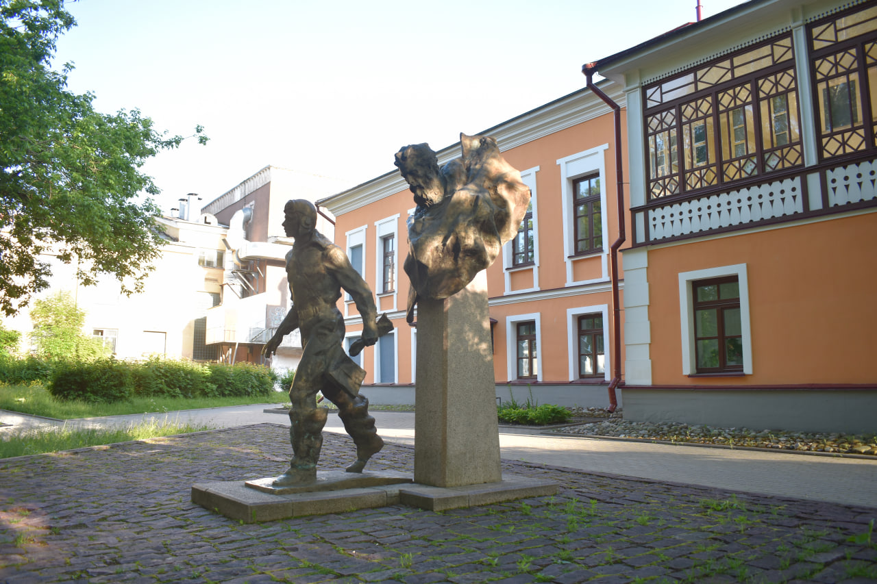 Псков скульптурная композиция «Два капитана»