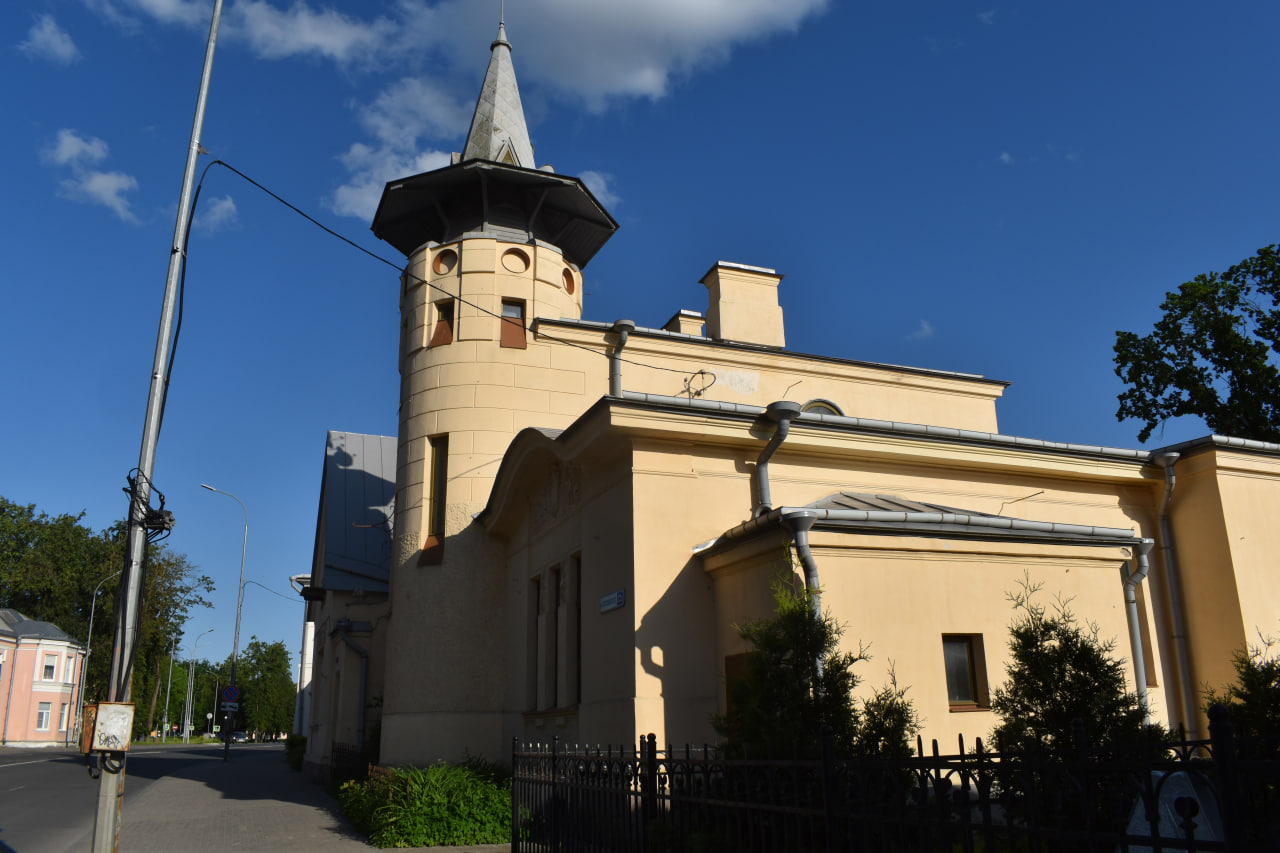 Псков здание в городе 