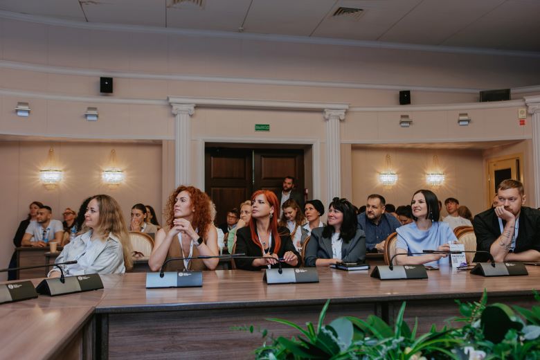 слушатели конференции Битрикс