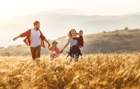 Семья гуляет