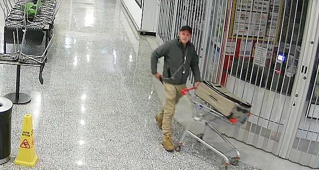 украл 53 ботинка