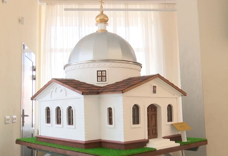 Макет Троицкой церкви