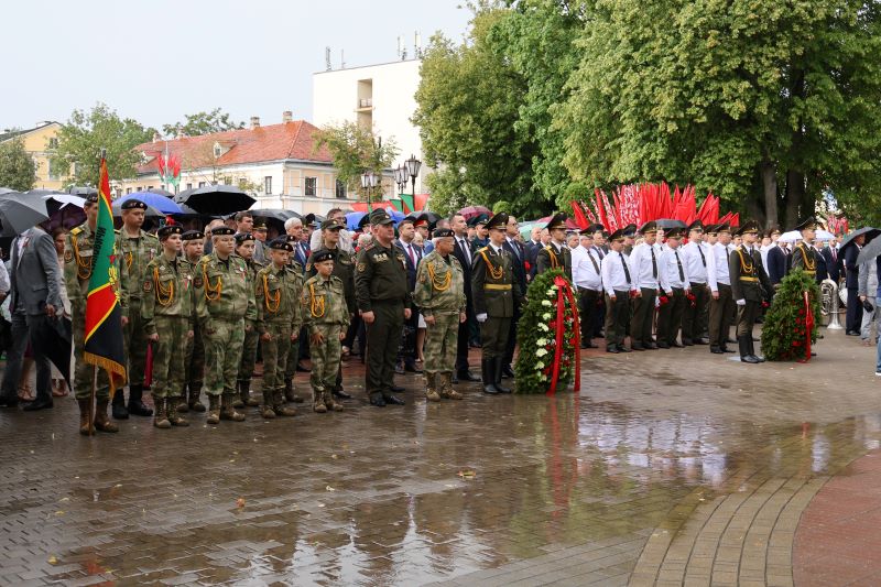 церемония возложения цветов в Гродно 