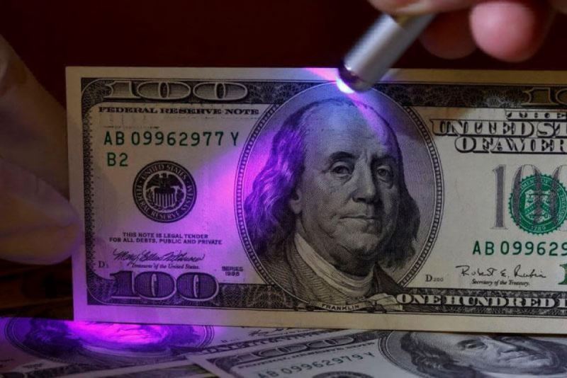 поврежденные доллары