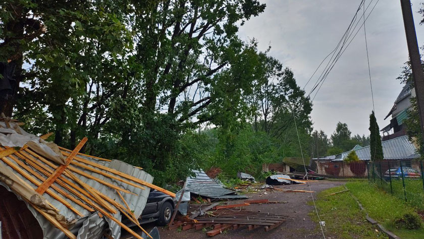 Ураган перевернул грузовики и сорвал крыши – вот что творилось в Колодищах ночью. ФОТО