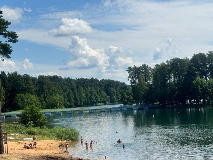 пляж на озере Щибот