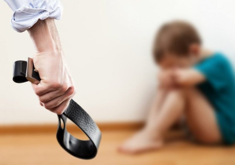 Мужчина с ремнем