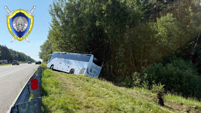 Автобус в кювете