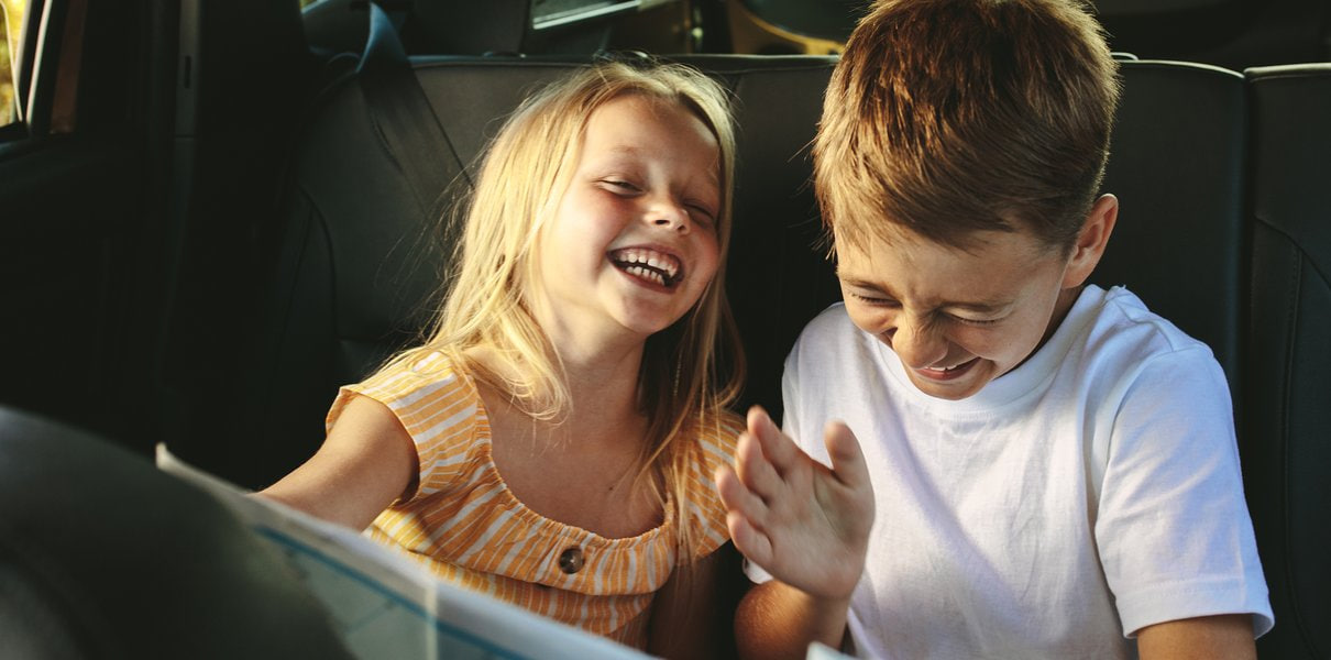 дети в машине автомобиль