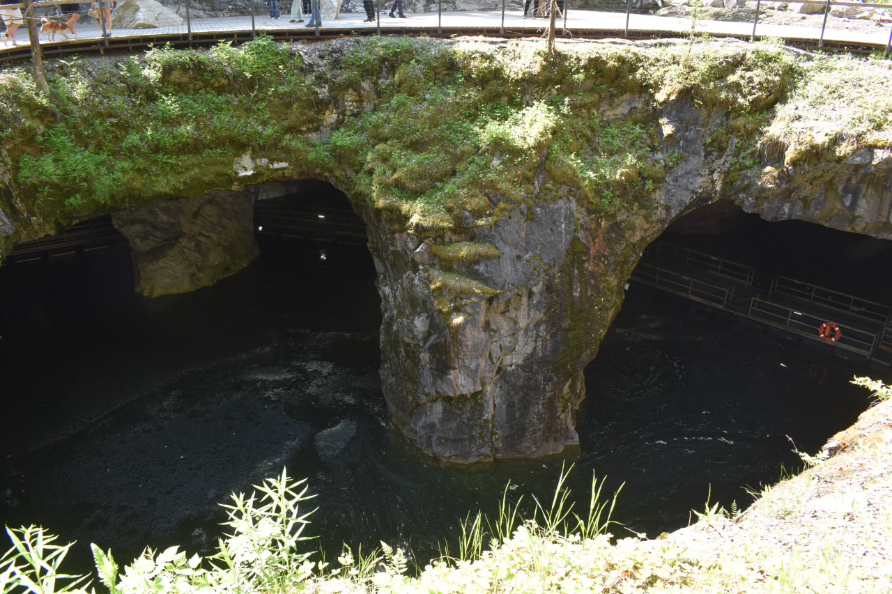 Рускеала подземное озеро