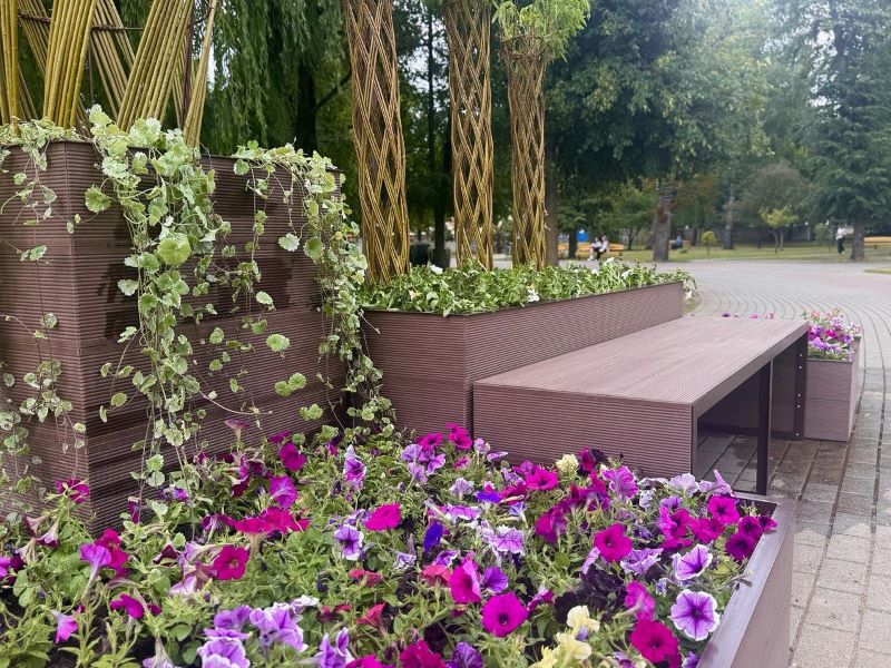 скамейка-клумба в Парке Жилибера 