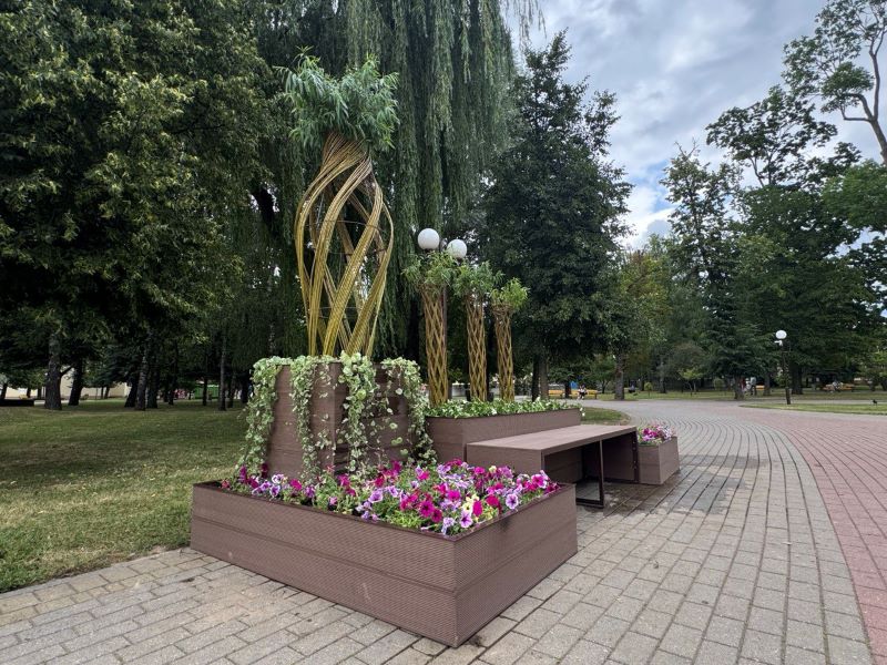 скамейка-клумба в Гродно 