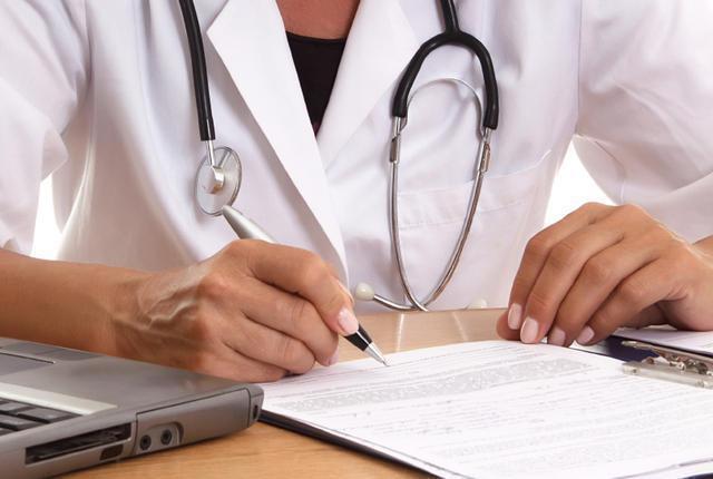 врач пишет