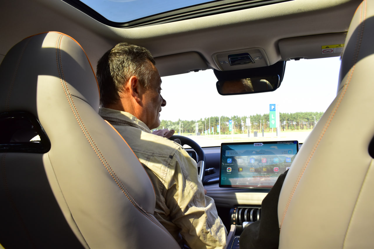 ЭЛЕКТРО – 2025 электромобиль водитель