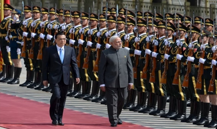 Министр Китая и Индии на саммите ШОС